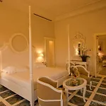 Athena فندق