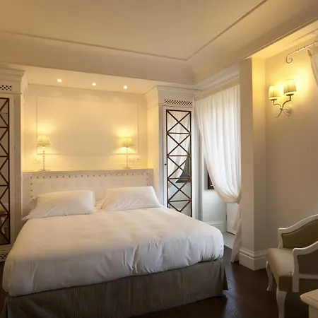 Athena Hotel 5*