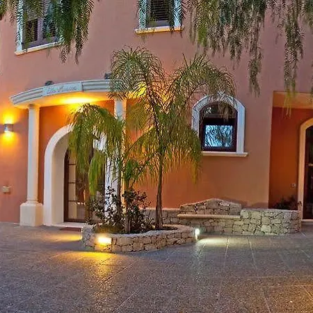 Отель Athena 5*