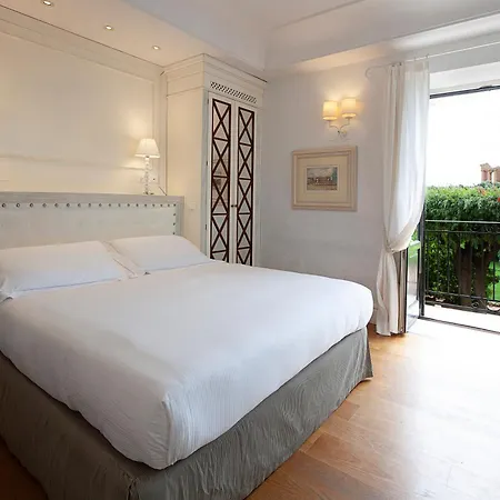 Athena Hotel