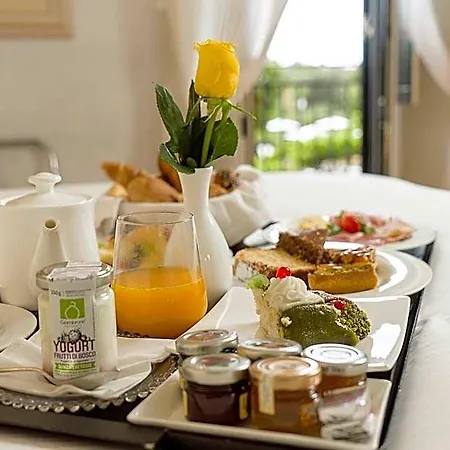Hotel Athena