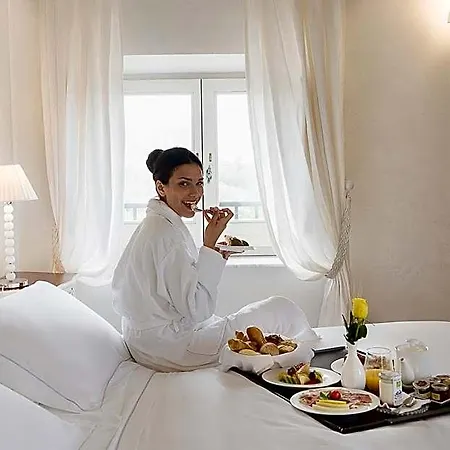 Athena Hotel 5*