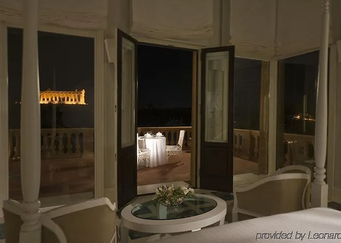 Отель Athena 5*