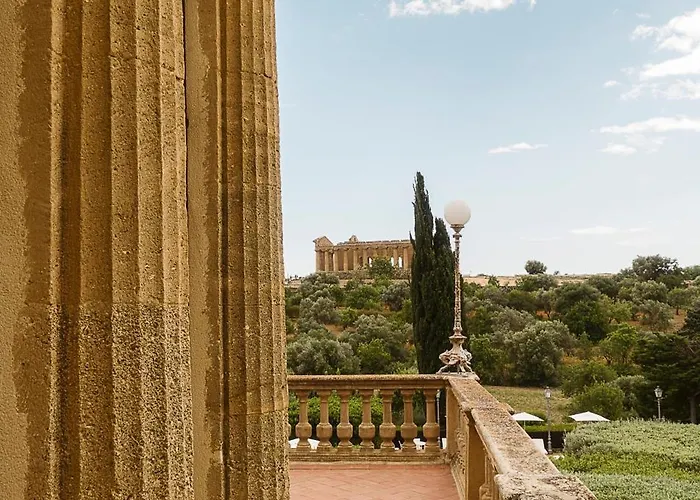 Отель Athena 5*