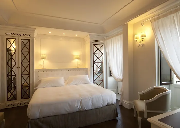 Athena Отель 5*