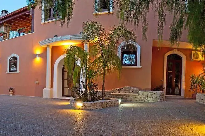 Отель Athena 5*